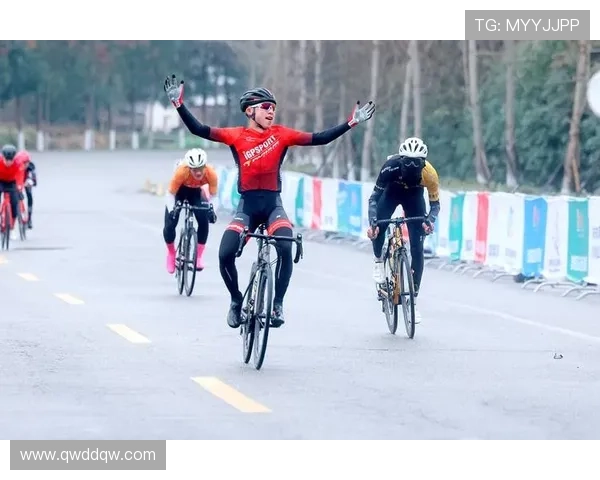 中国车手张好勇夺电竞自行车世锦赛第十名展现中国力量与竞技激情